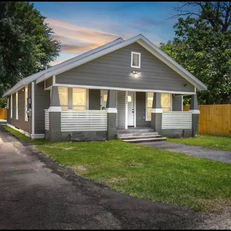 Homey 2Bed 1Bath Home In Quiet Neighborhood